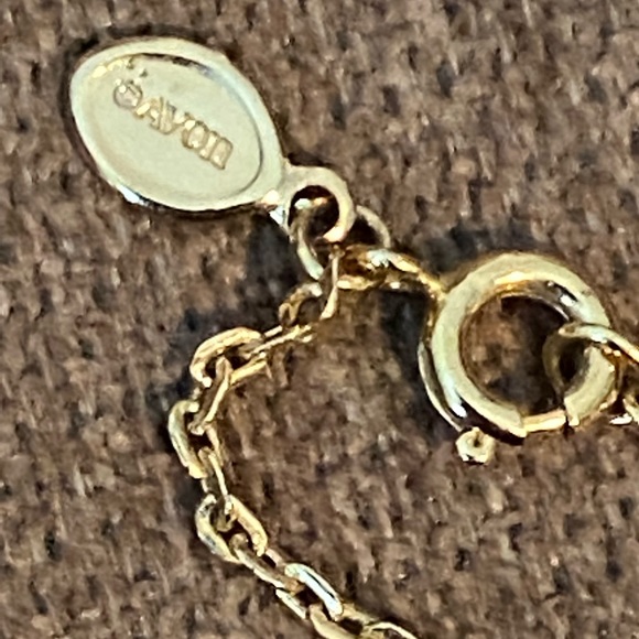 Avon Vintage 1978 Radiant Leaf Gold Tone Rhinestone Necklace 16" - Picture 2 of 3